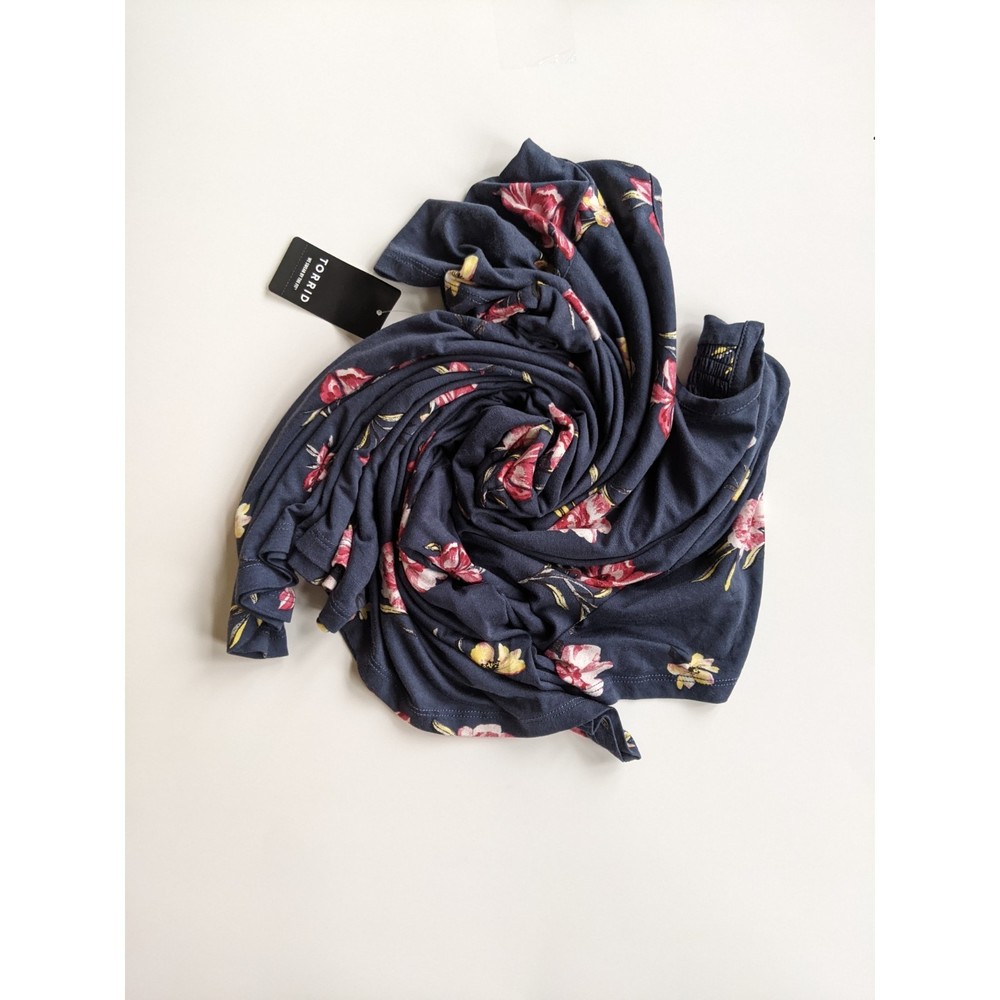 Torrid super soft knits, sz 1. Blue floral. Scoop neck short sleeve tee - Picture 6 of 7